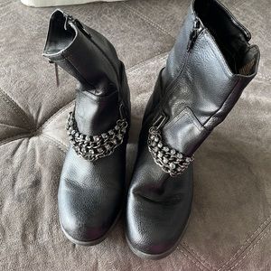 Simply Vera Wang boots